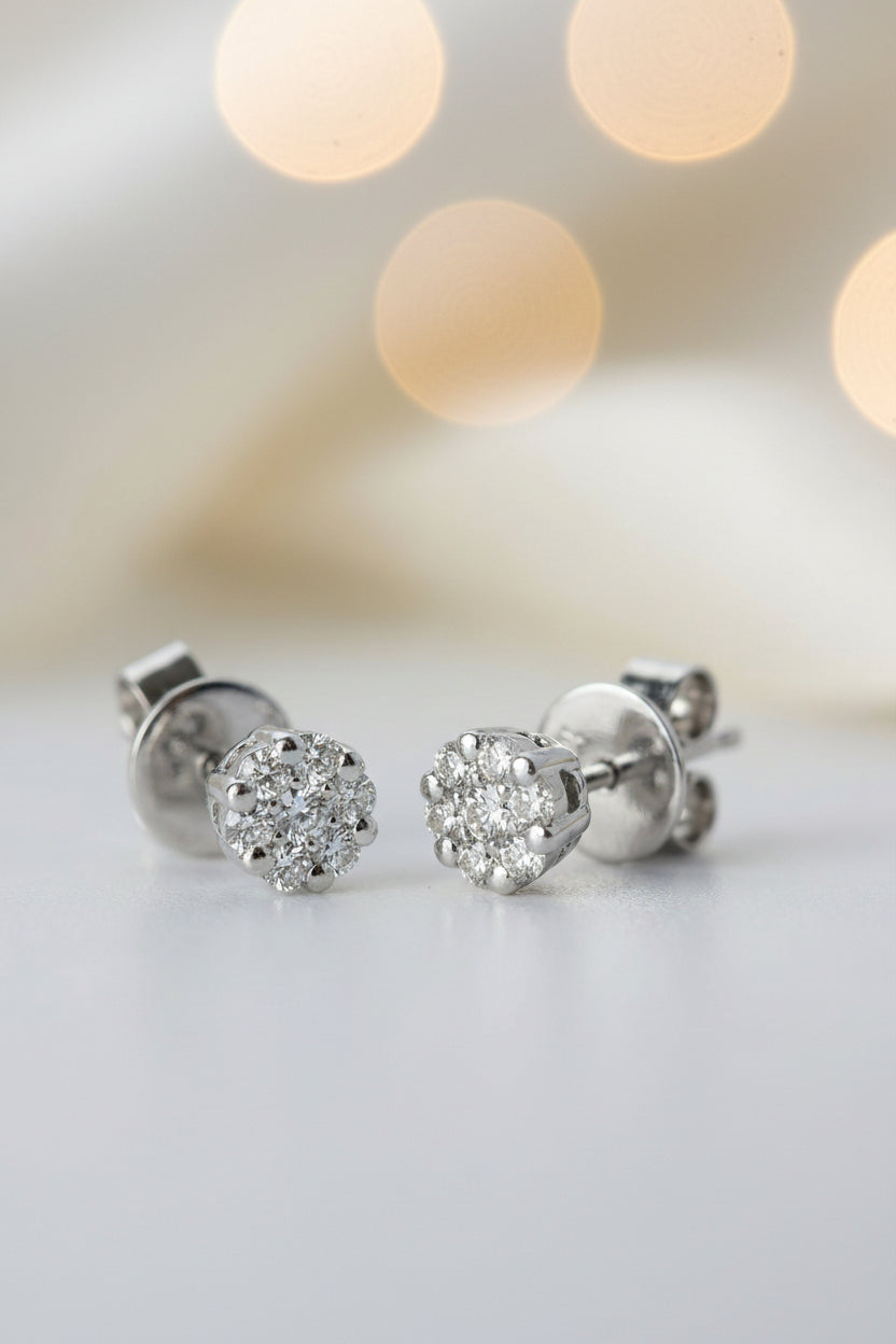 Lumi - Aretes Oro Blanco 9K y Diamantes de Laboratorio