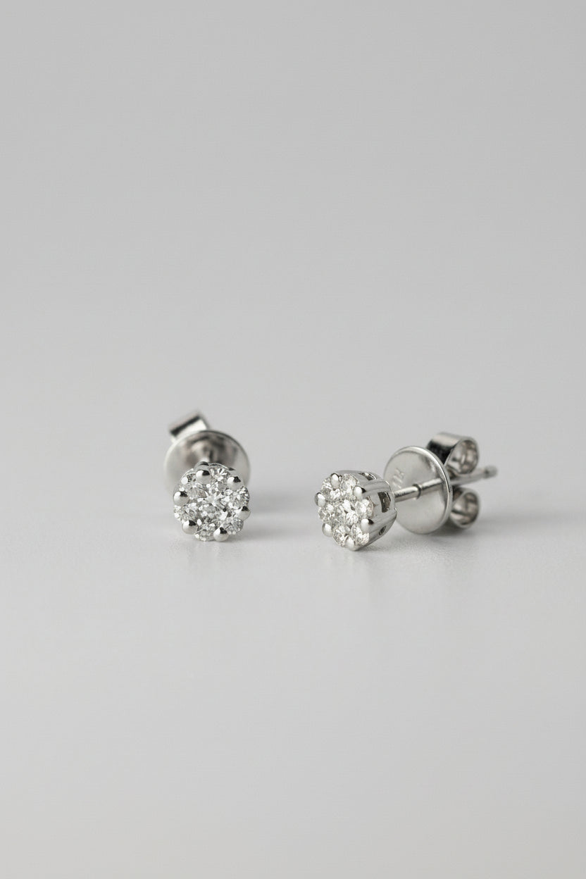 Lumi - Aretes Oro Blanco 9K y Diamantes de Laboratorio