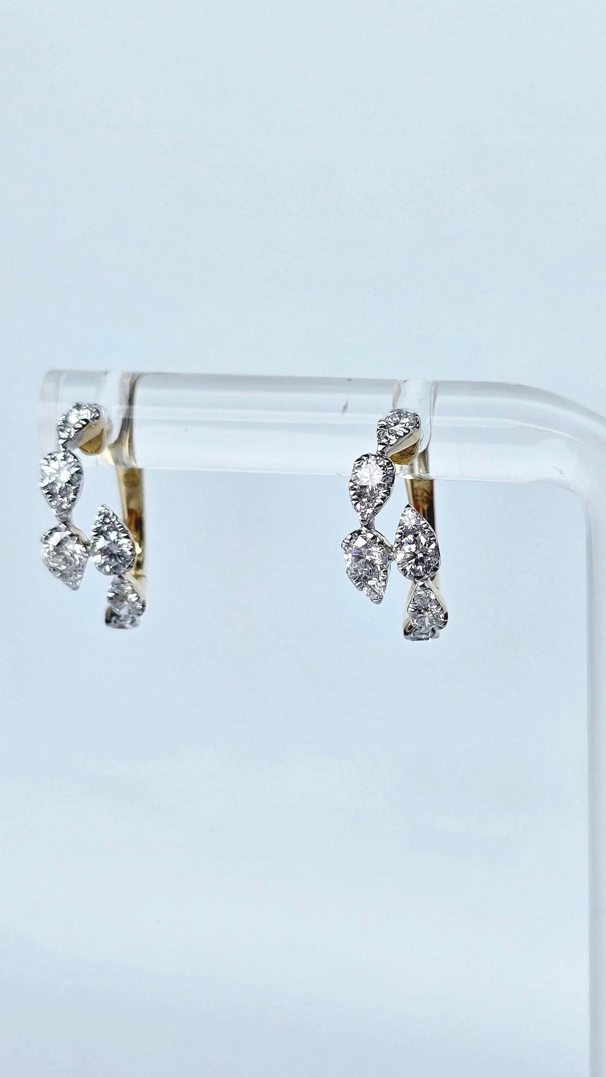 Vera - Aretes Oro Amarillo 9K y Diamantes de Laboratorio